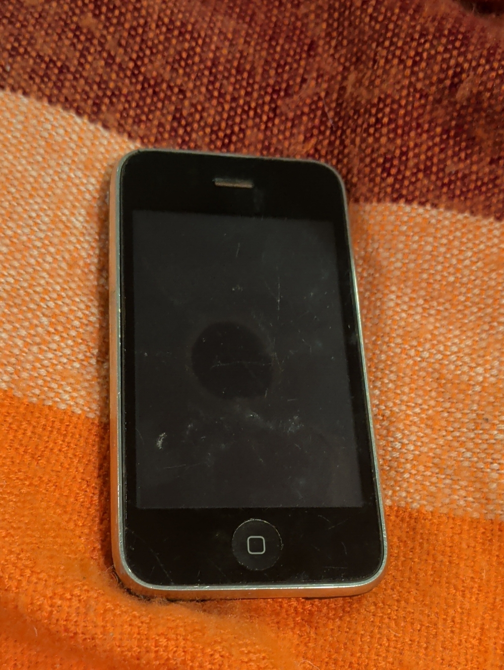 Apple iPhone 3gs 16GB in Black. FOR PARTS ONLY!